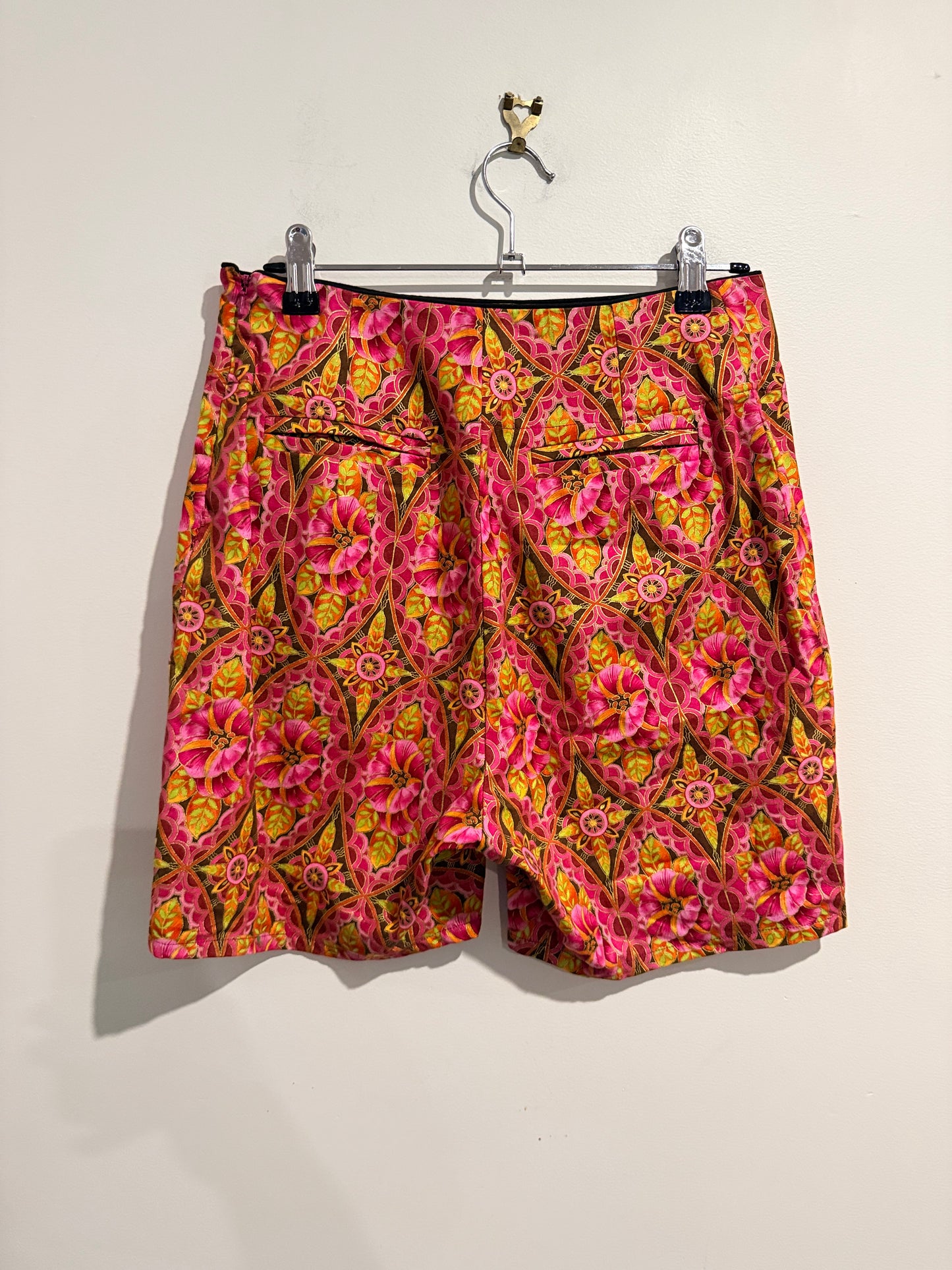 Misty Lang Size 8 Floral Print Shorts