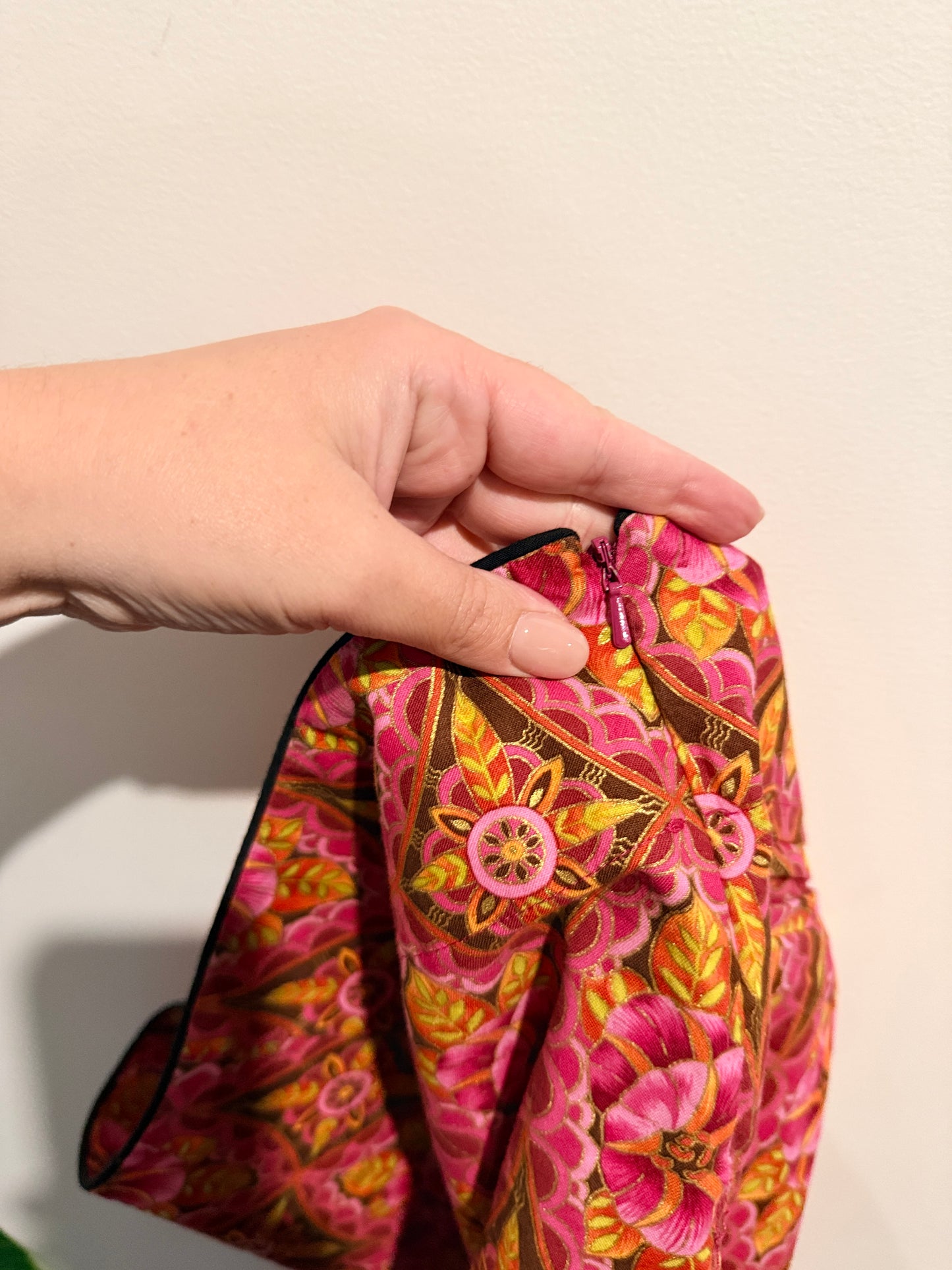 Misty Lang Size 8 Floral Print Shorts