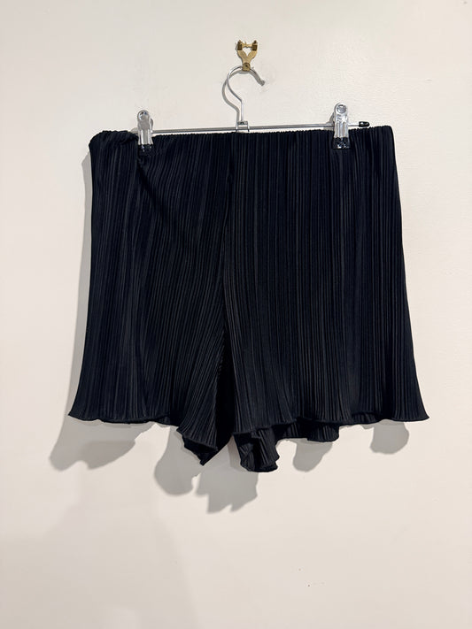 MONKL Size S Pleated Shorts