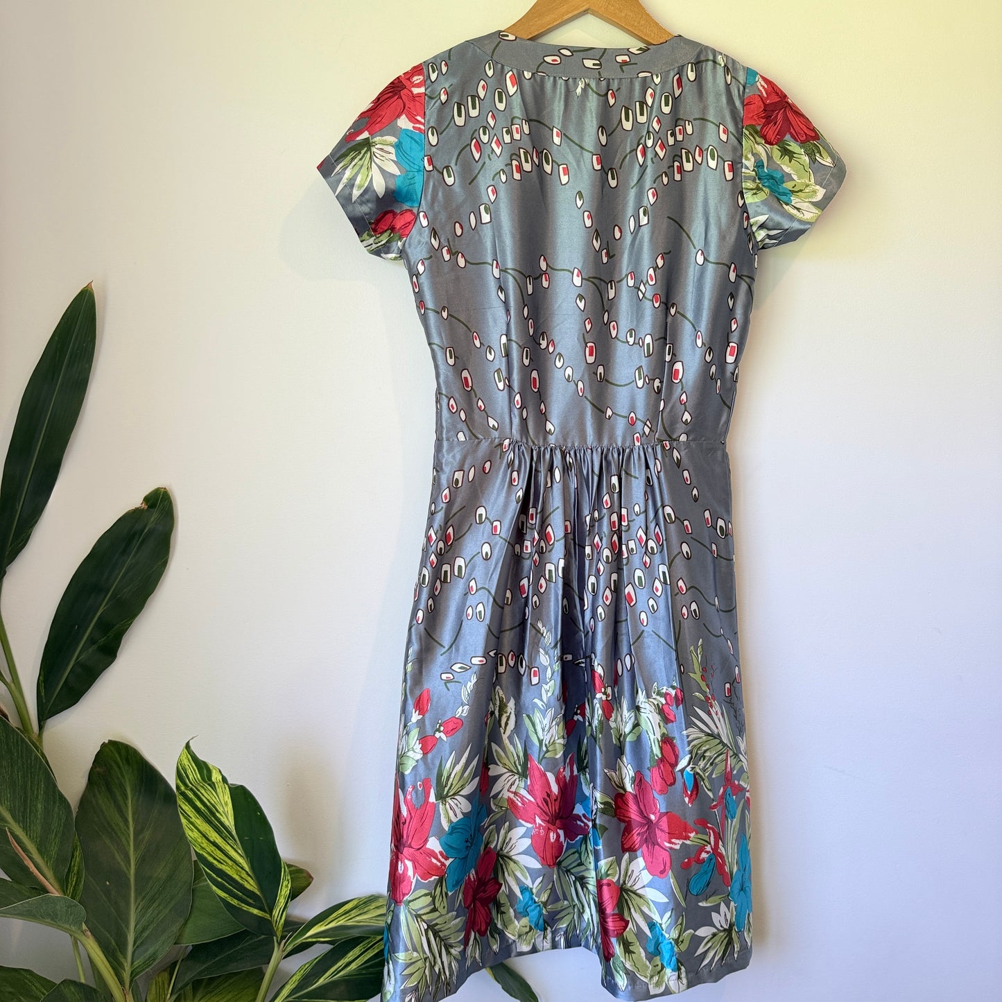 Brand Unknown Size U/Arm 37cm Grey Floral-Print V-Neck Dress