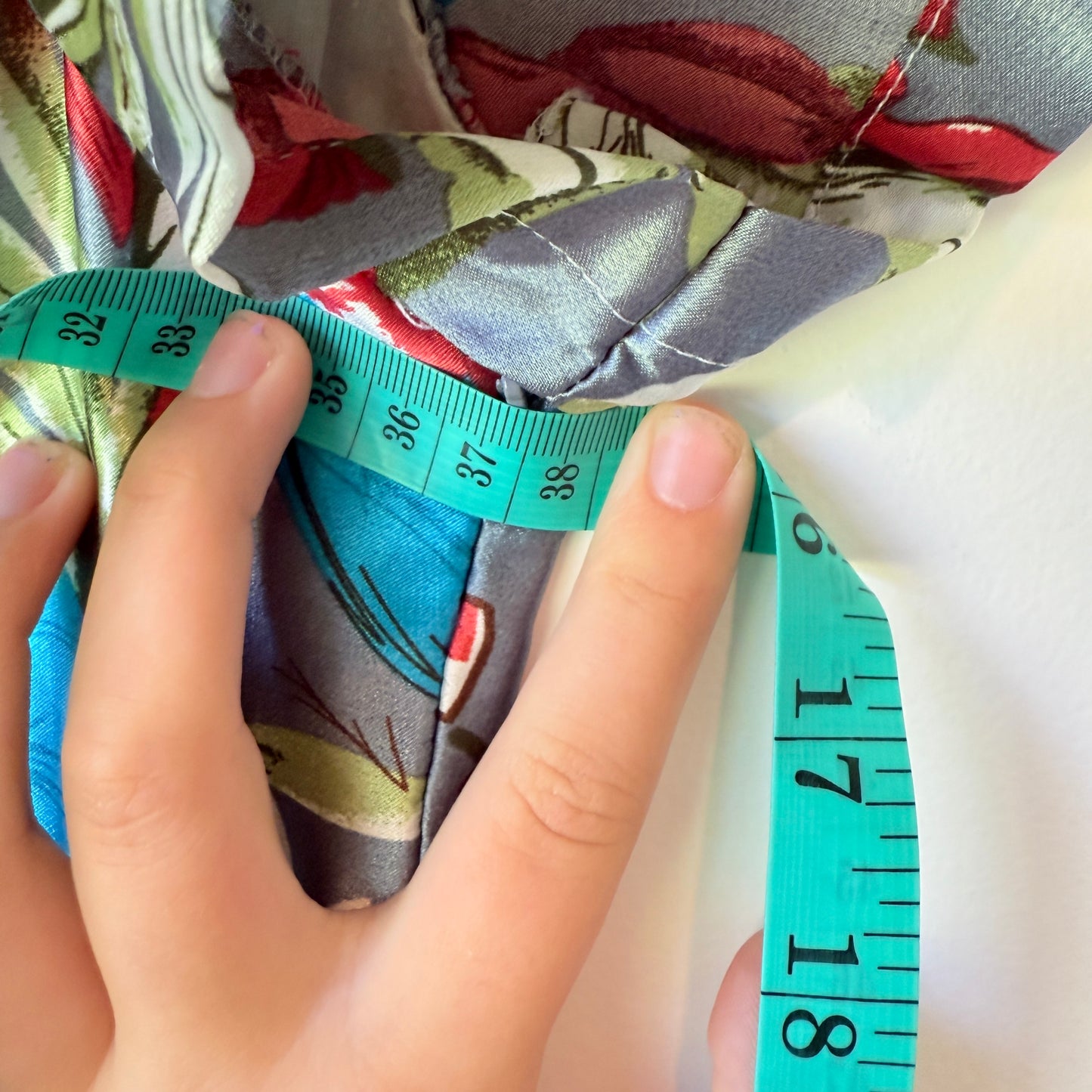 Brand Unknown Size U/Arm 37cm Grey Floral-Print V-Neck Dress