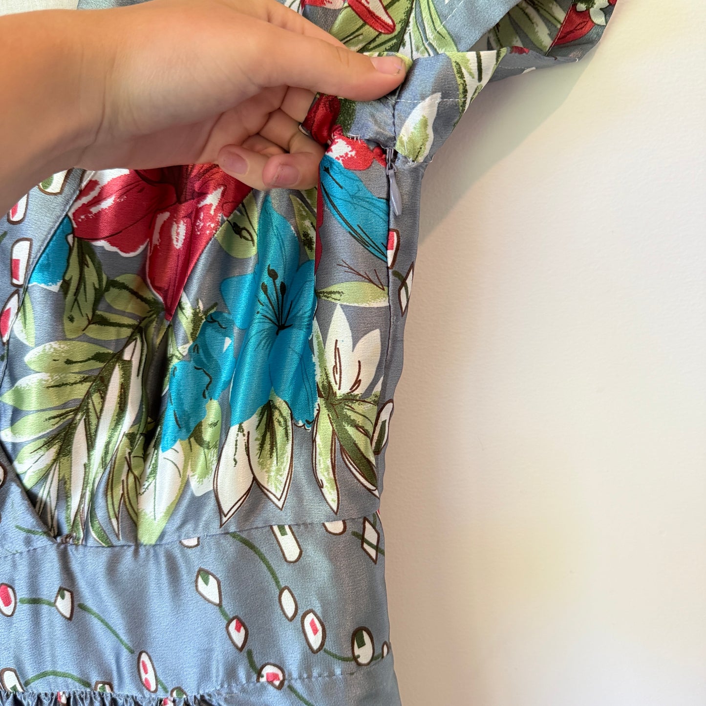 Brand Unknown Size U/Arm 37cm Grey Floral-Print V-Neck Dress