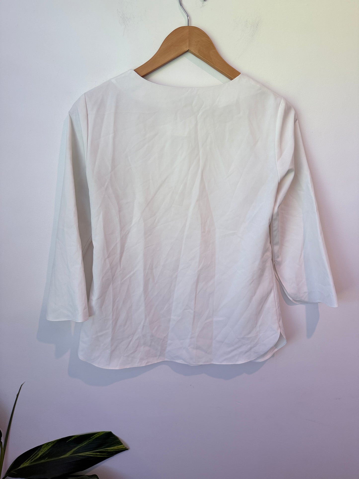 Muhan Corporate Size 6 3/4 Sleeves White Top
