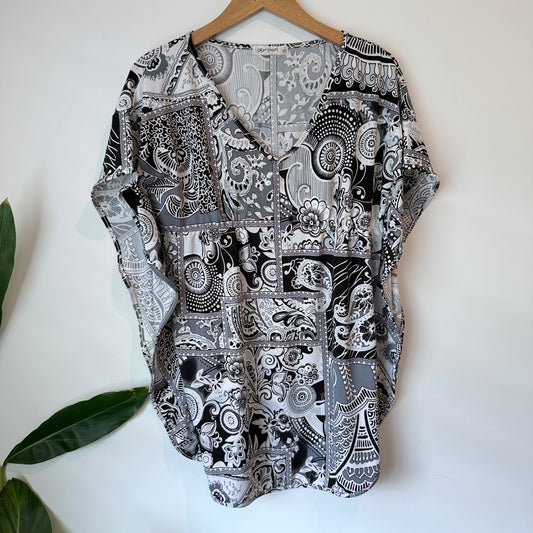 Paper Scissors Size S Patterned V-Neck Tunic Blouse