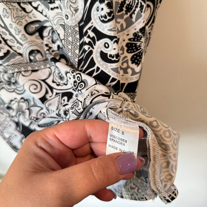 Paper Scissors Size S Patterned V-Neck Tunic Blouse