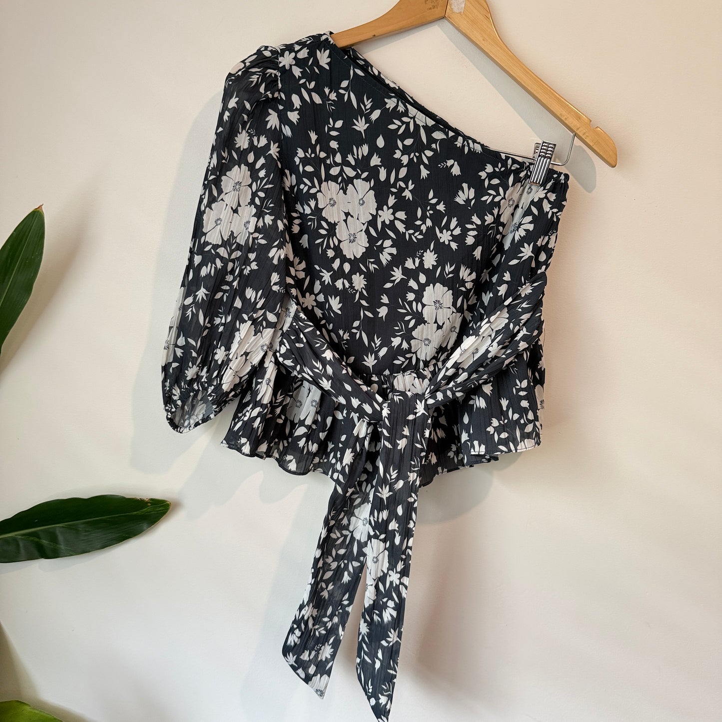 Faballey Size M Floral Print One-Shoulder Peplum Blouse