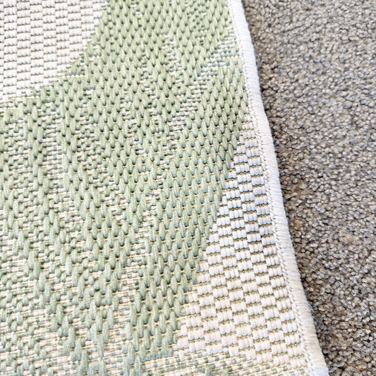 Indooroutdoor runner mat - light green & white - rugs original photo - what’s new home&living materials