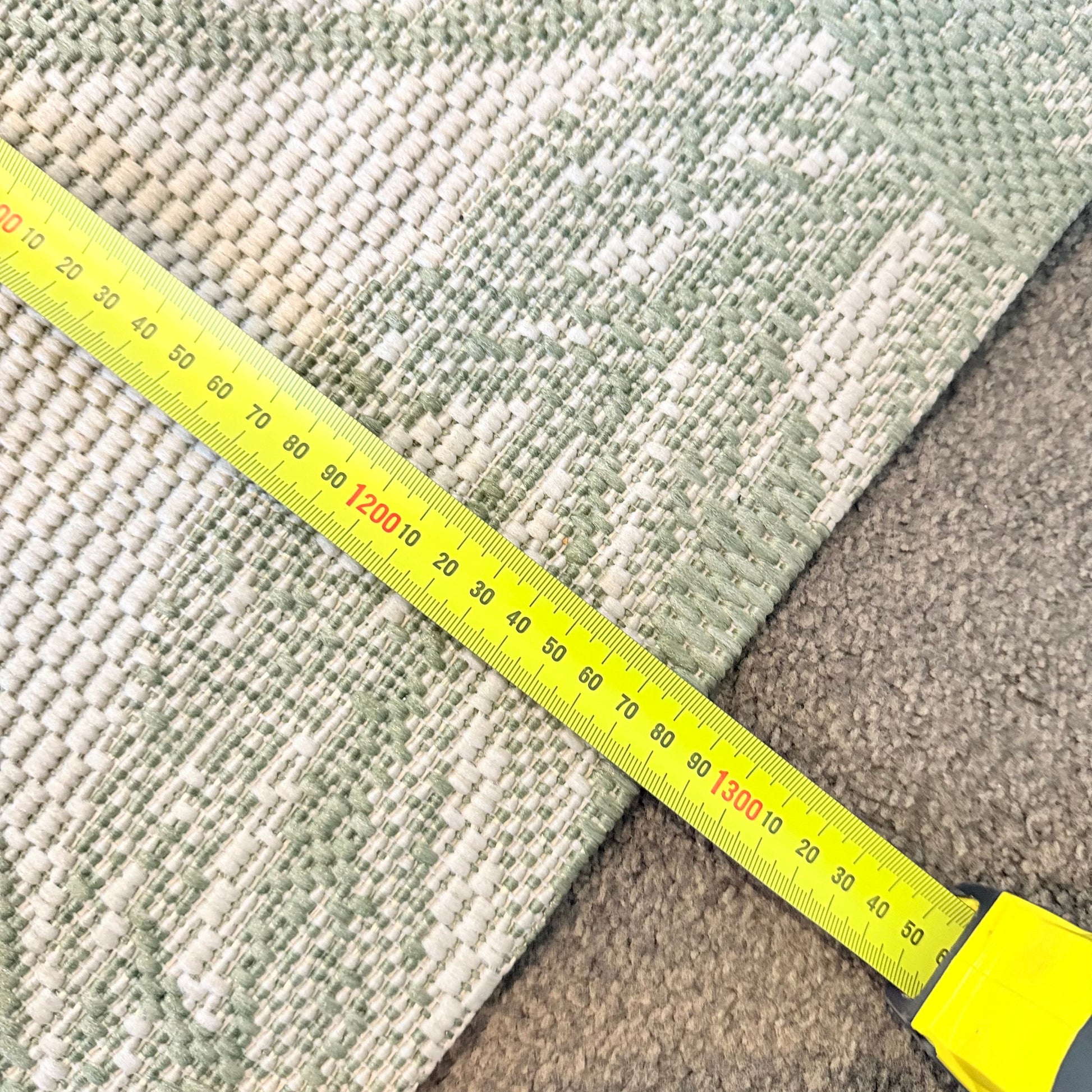 Indooroutdoor runner mat - light green & white - rugs original photo - what’s new home&living materials
