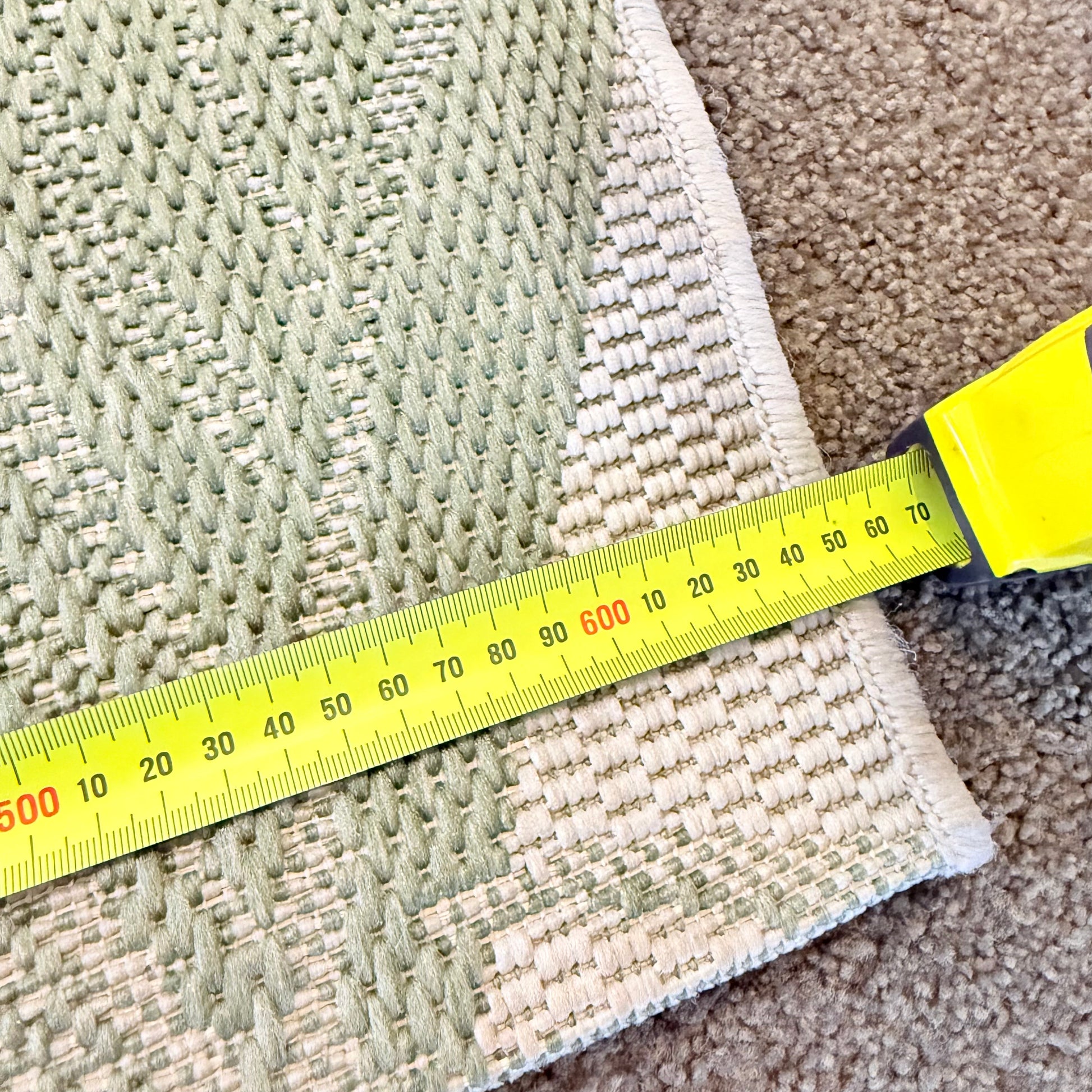 Indooroutdoor runner mat - light green & white - rugs original photo - what’s new home&living materials