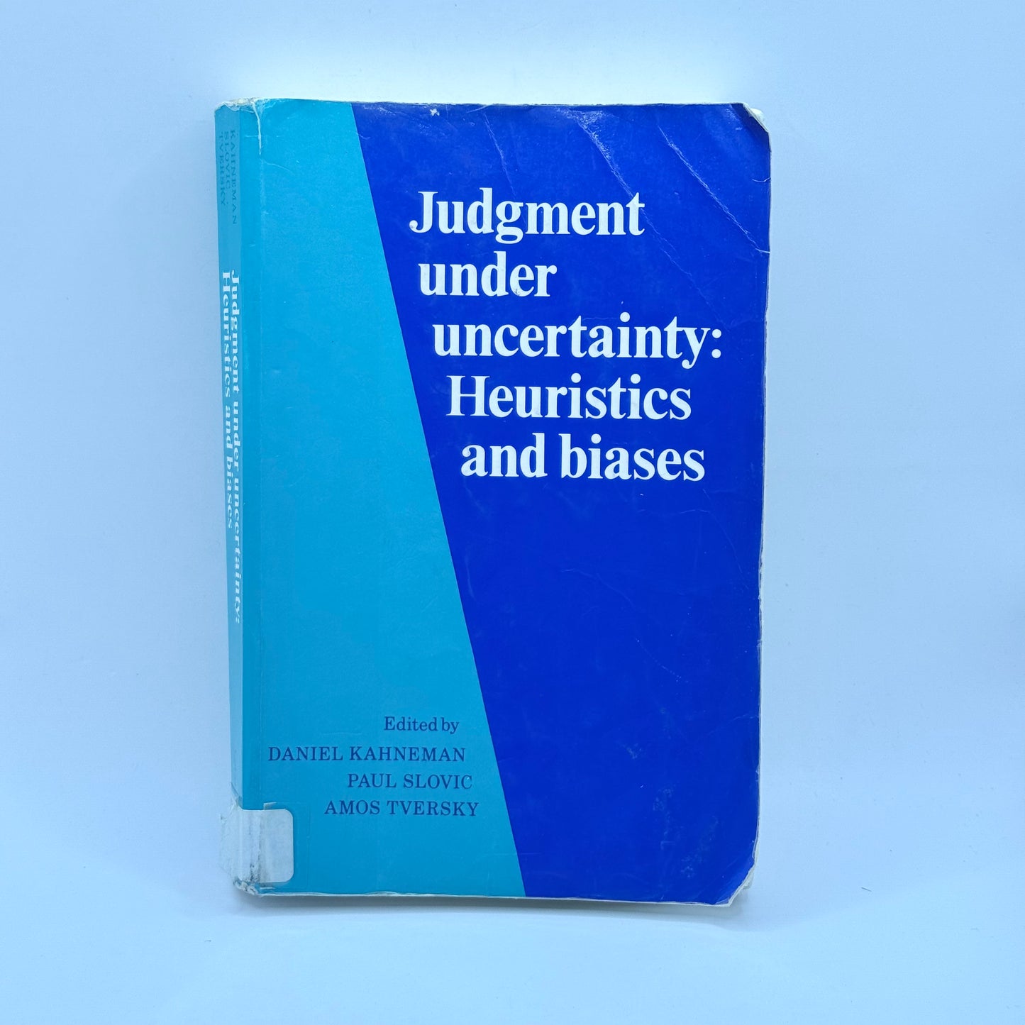 Judgment under uncertainty Heuristics and biases by Daniel Kahneman, Paul Slovic & Amos Tversky