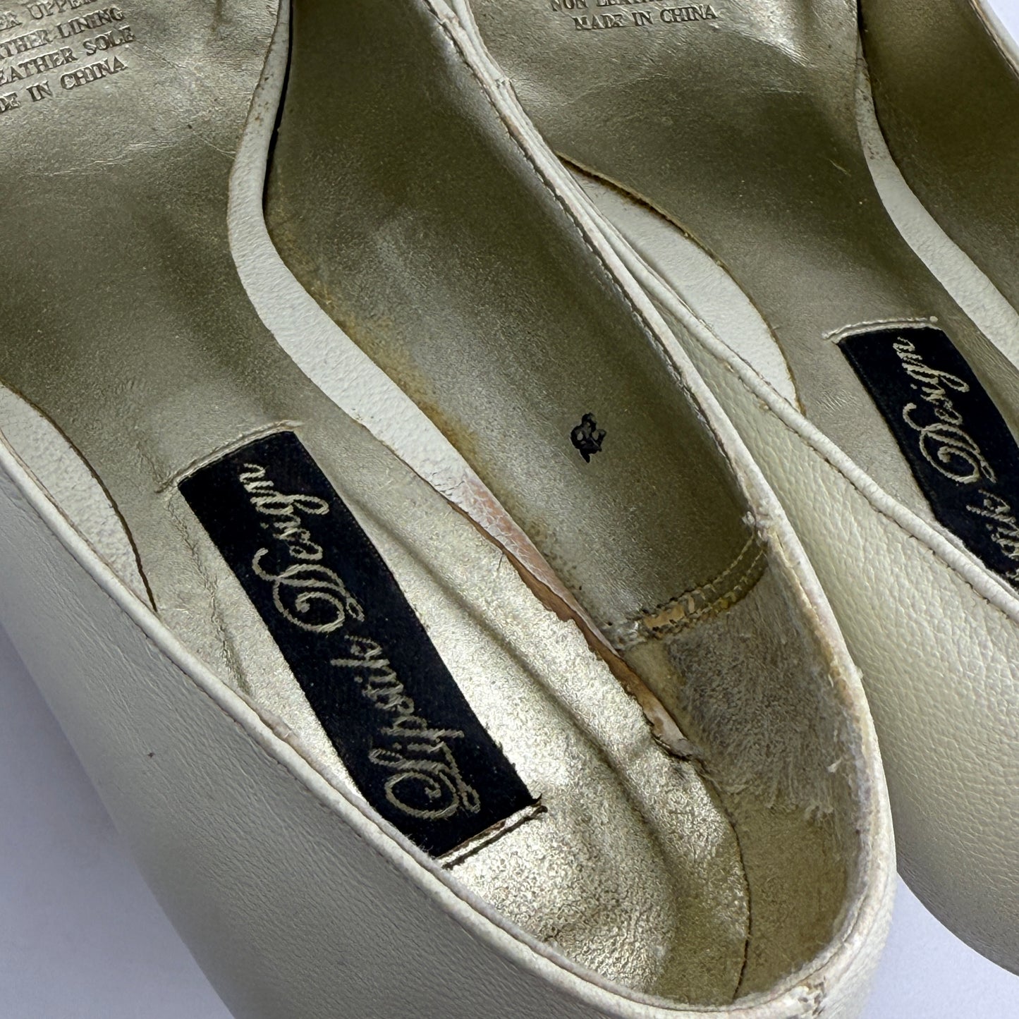 Lipstik Design Cream Peep-Toe Heels with Bow (Size 38)