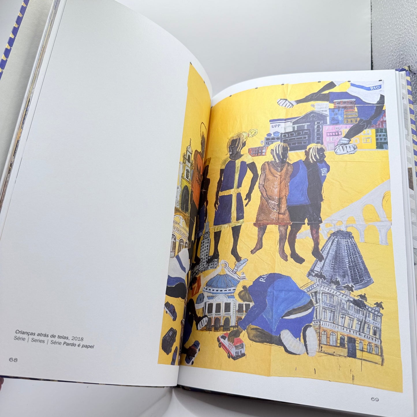 Pardo é papel by Maxwell Alexandre