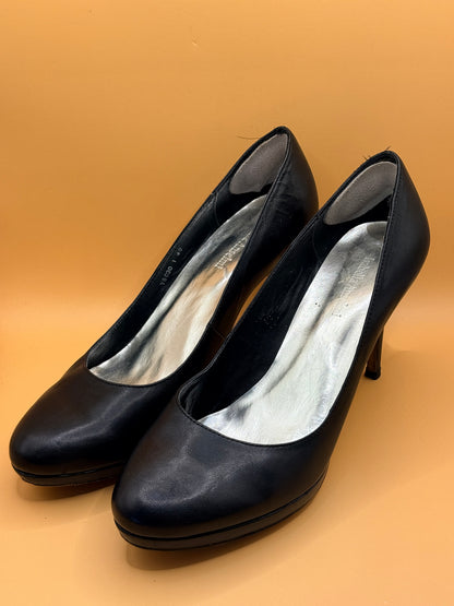 Isabella Anselmi Black Leather Court Heels Size 40
