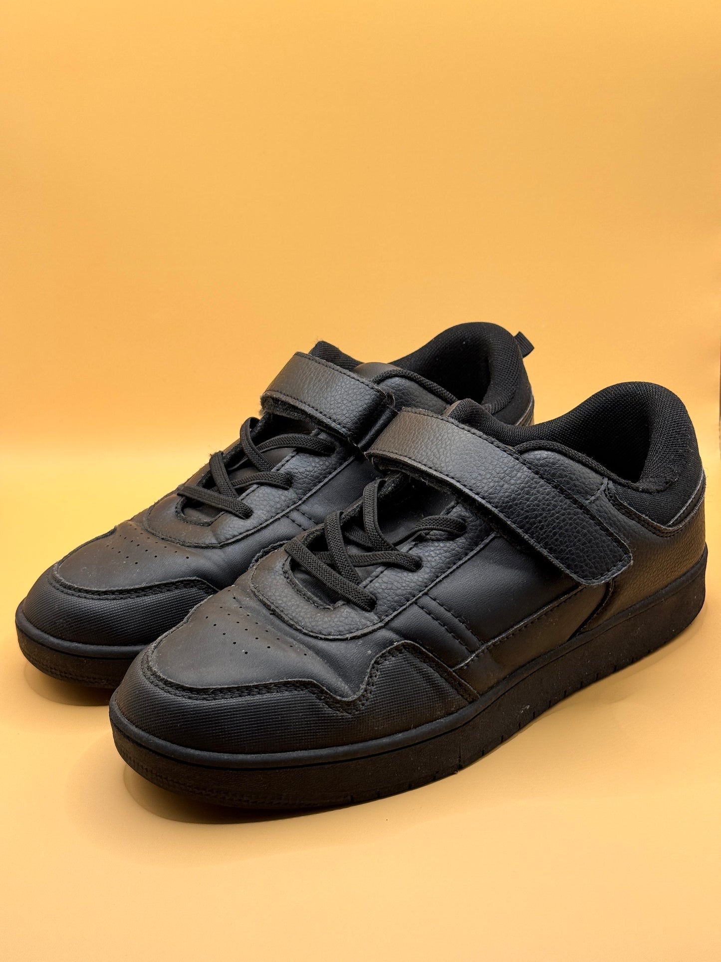 Young Original Black School Sneakers Velcro Lace-Up Shoes Size 5L