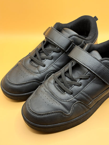 Young Original Black School Sneakers Velcro Lace-Up Shoes Size 5L