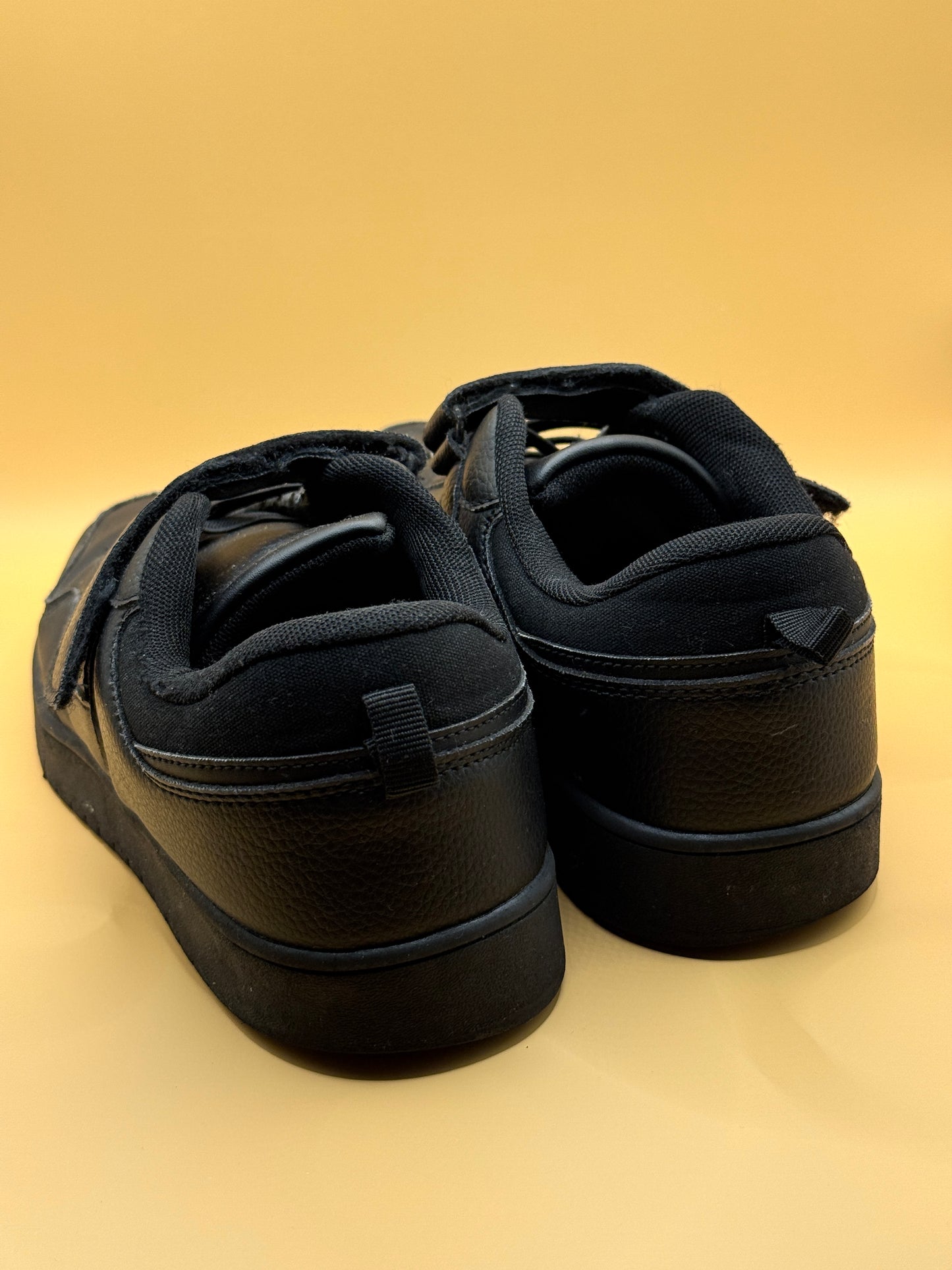 Young Original Black School Sneakers Velcro Lace-Up Shoes Size 5L