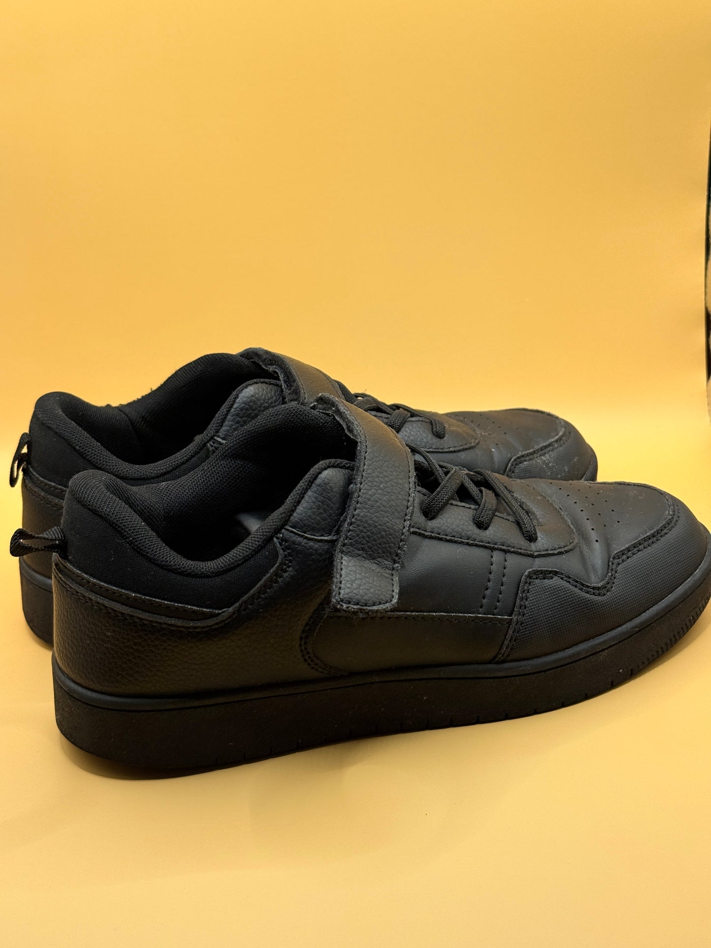 Young Original Black School Sneakers Velcro Lace-Up Shoes Size 5L