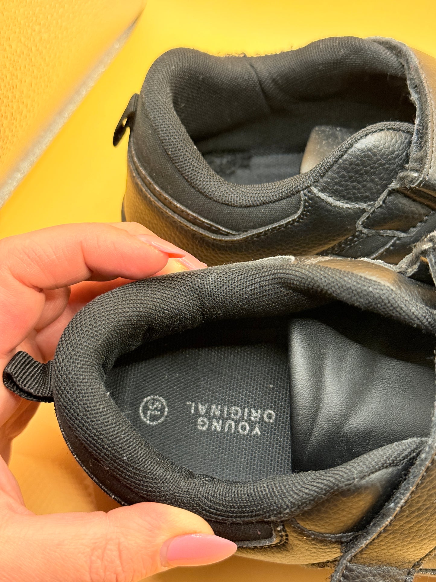 Young Original Black School Sneakers Velcro Lace-Up Shoes Size 5L