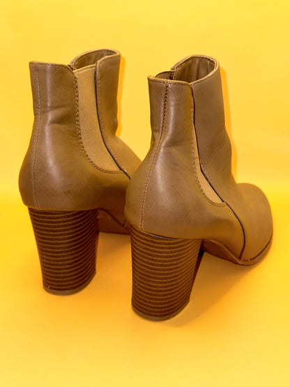 Anko Women's Chelsea Heel Ankle Boots – US 8