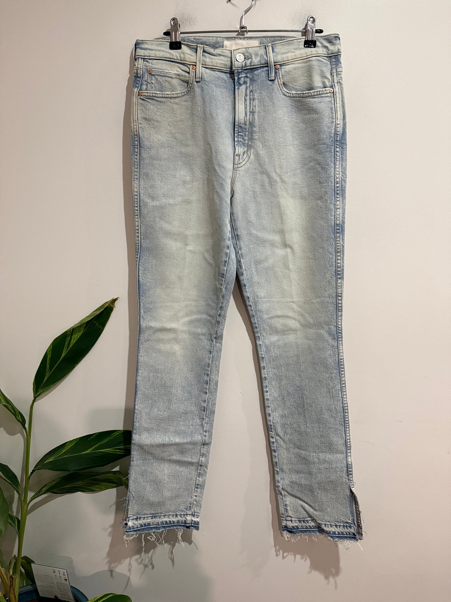 MOTHER High Waisted Rascal Slice Undone Hem Jeans – Size 30