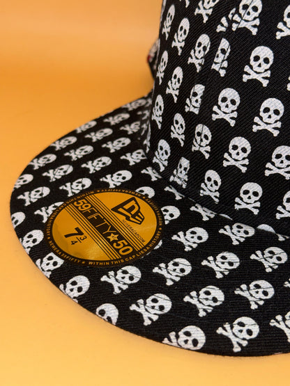 New Era 59Fifty Skull & Crossbones Print Fitted Cap - Size 7 3/4