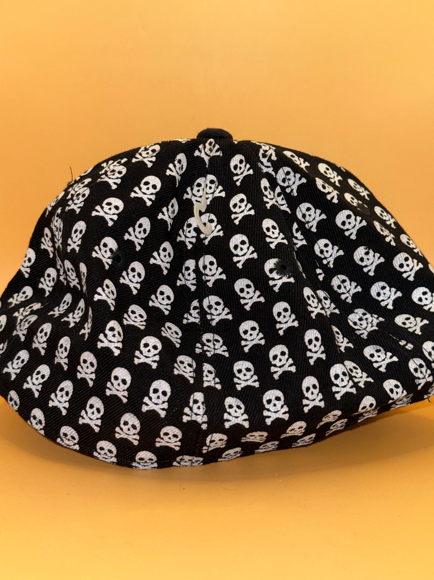 New Era 59Fifty Skull & Crossbones Print Fitted Cap - Size 7 3/4