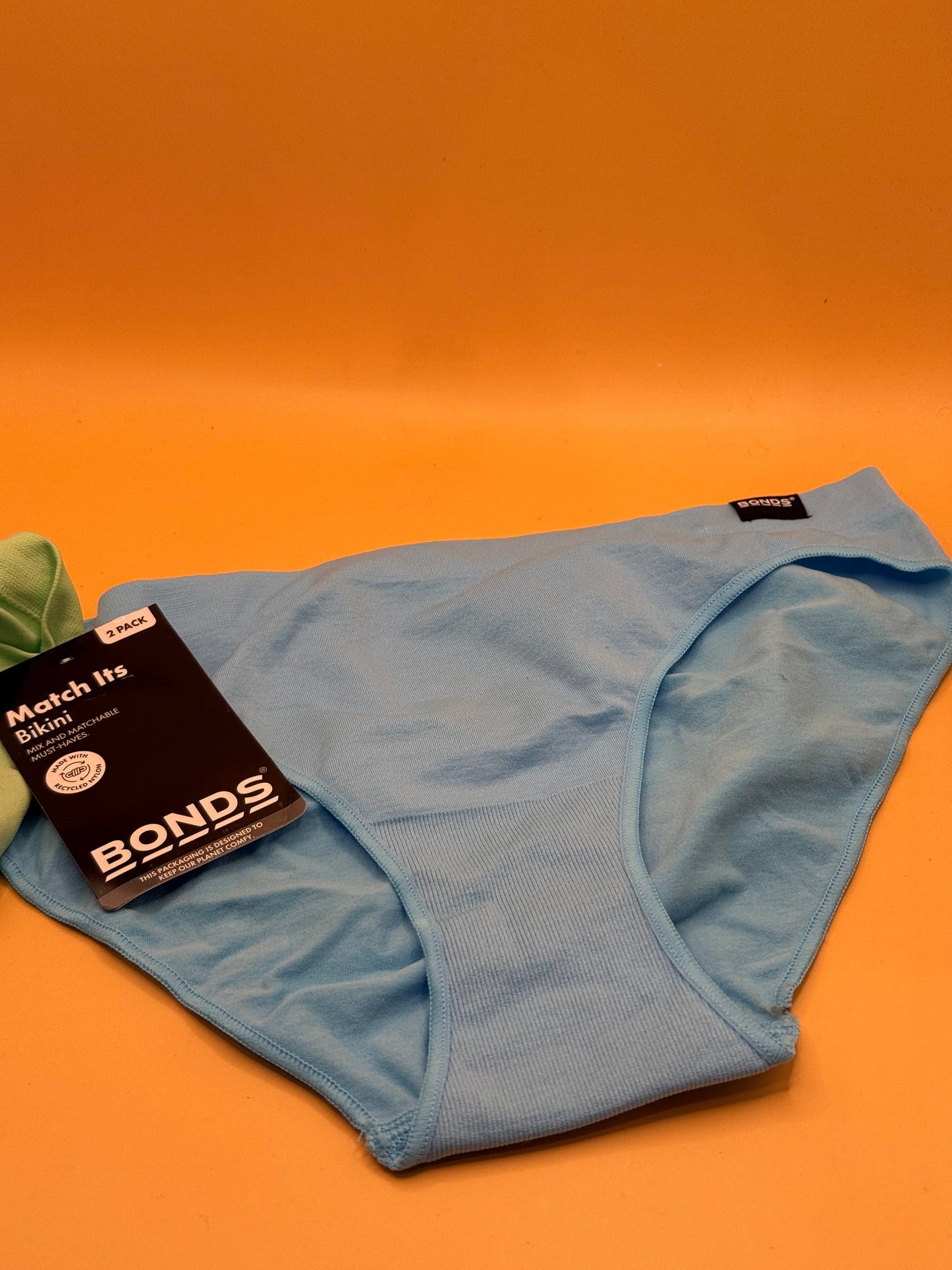 Bonds Match Its Seamless Bikini Brief - Size 12/14