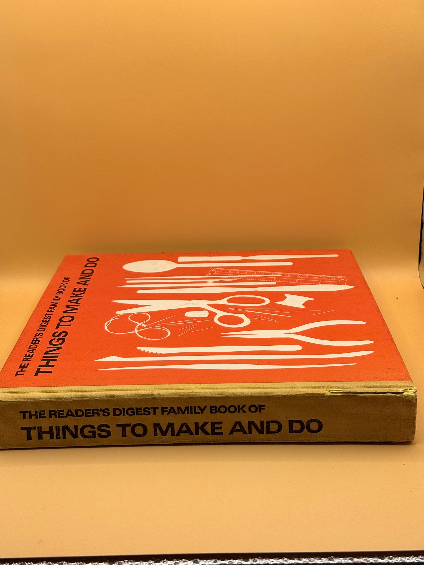 The Reader's Digest Family Book of Things to Make and Do (Retro)