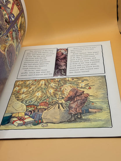 The Boot Gang's Christmas Caper by Sarah Hayes and Juan Wijngaard