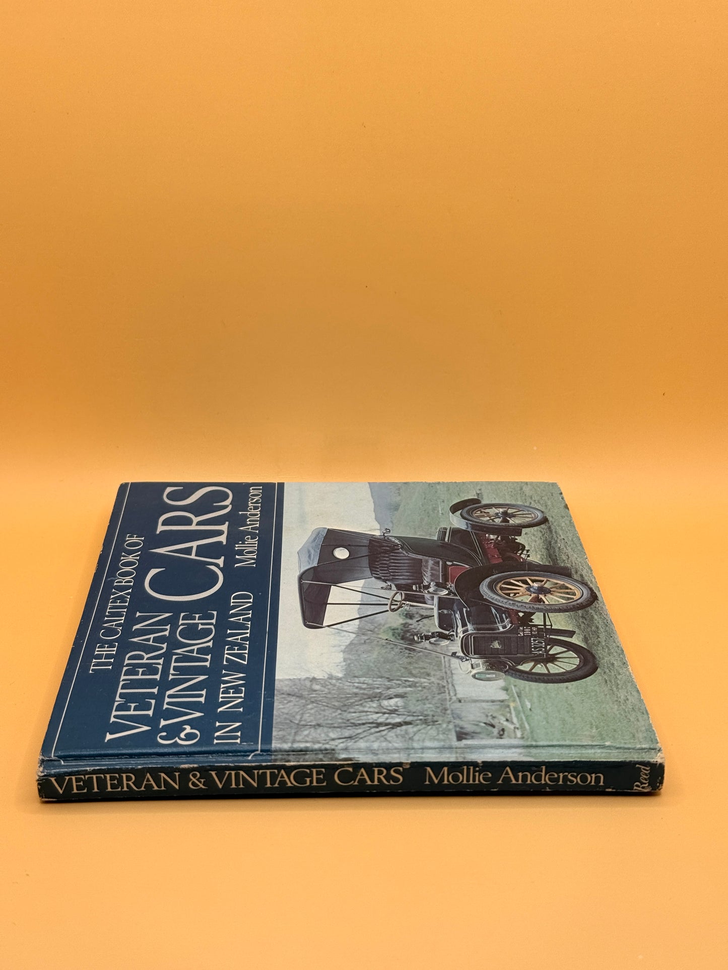 The Caltex Book of Veteran & Vintage Cars in New Zealand by Mollie Anderson