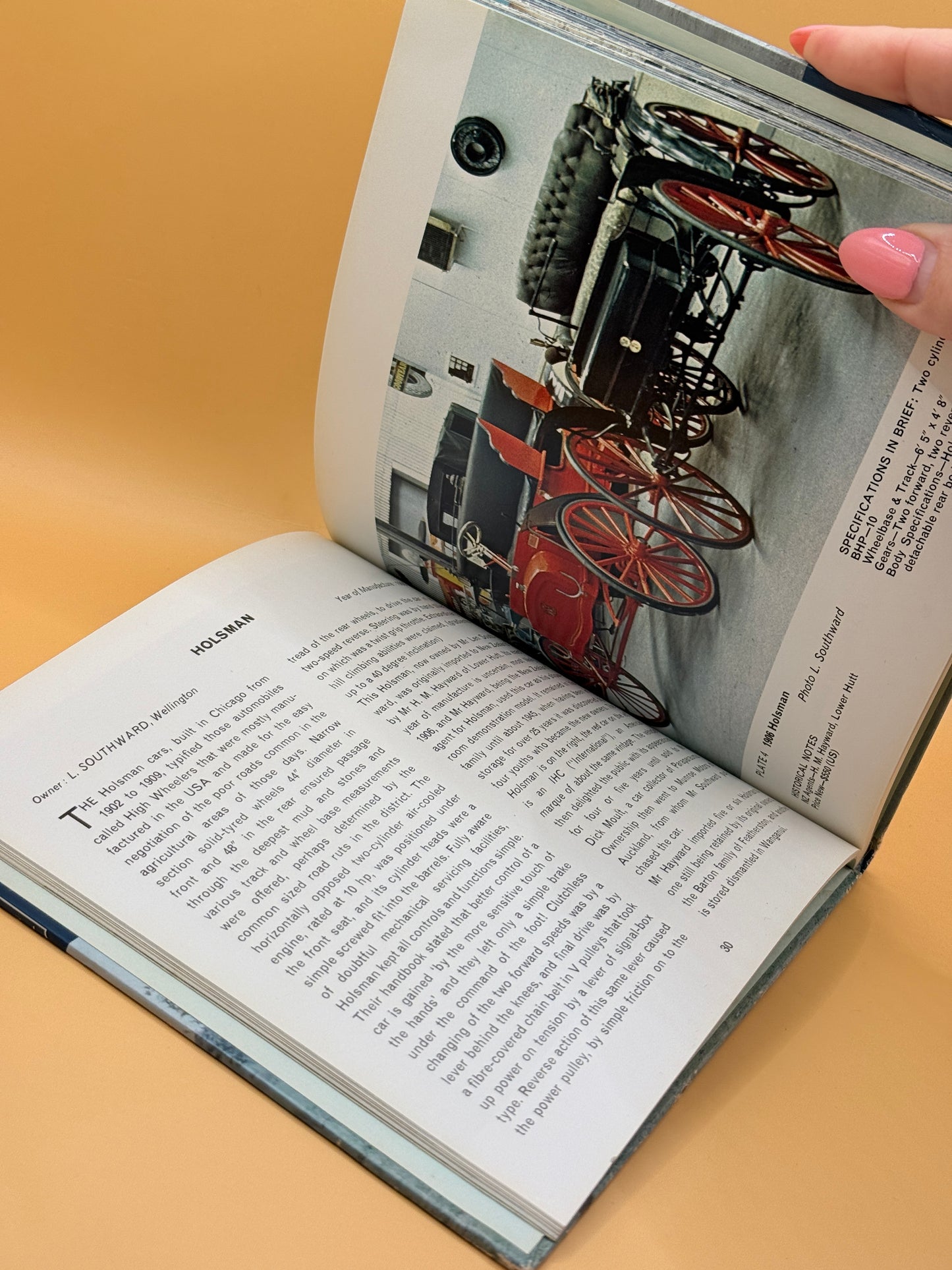 The Caltex Book of Veteran & Vintage Cars in New Zealand by Mollie Anderson