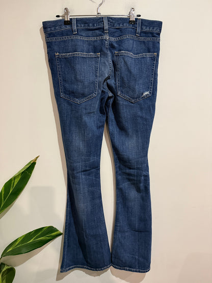 Current/Elliott The Bootcut Distressed Jeans Size 28