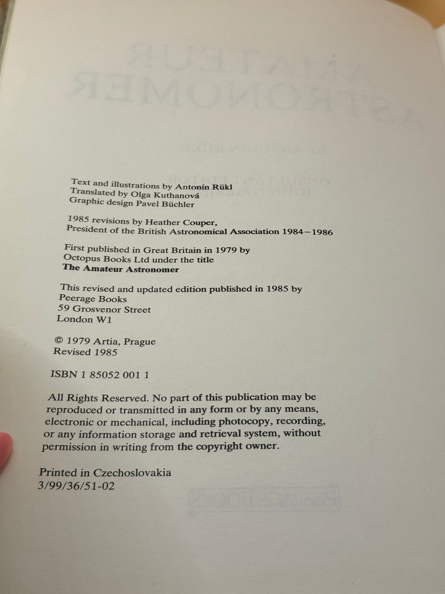 Amateur Astronomer by Patrick Moore (1985)