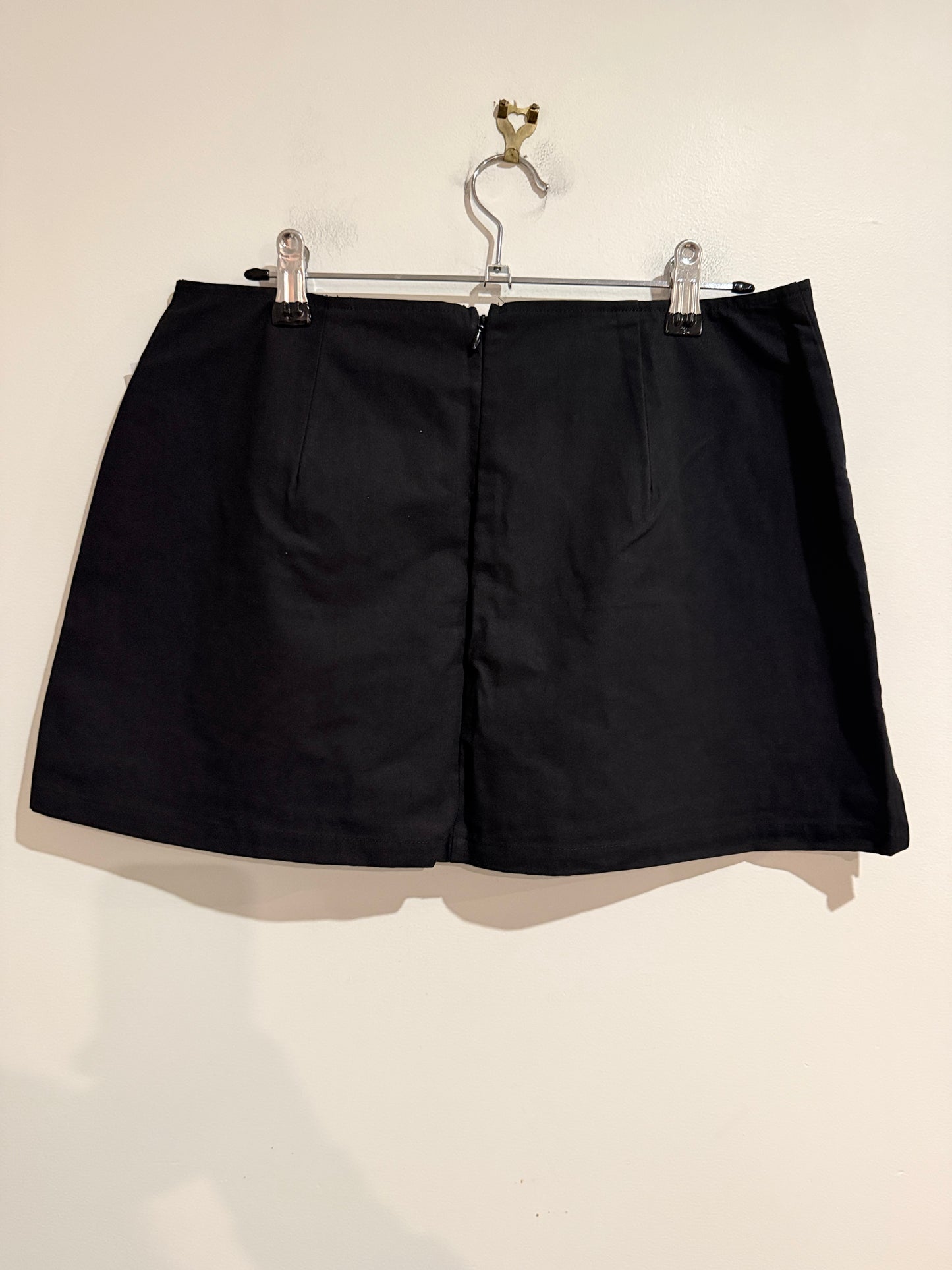 Princess Polly Gigi Black Lower Impact Skort Size 10