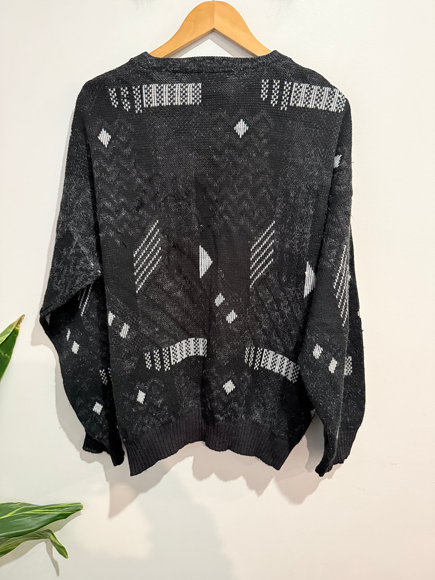 L’Affaire (NZ) Geometric V-Neck Knit Jumper Black - Size XXL