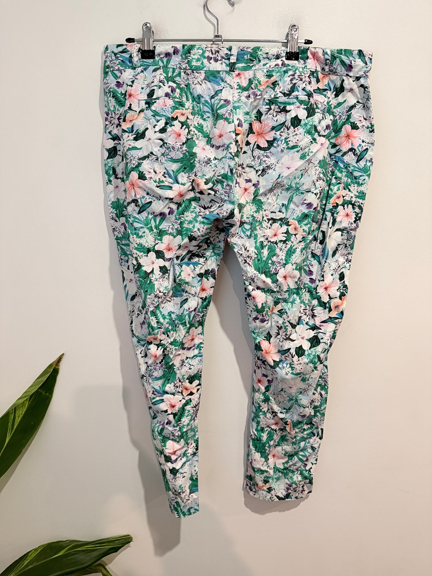 Emerge Floral Print Pants - Size 14
