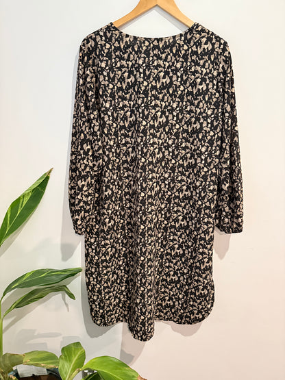Fashion House Black & Beige Abstract Print Shift Dress - Size XL