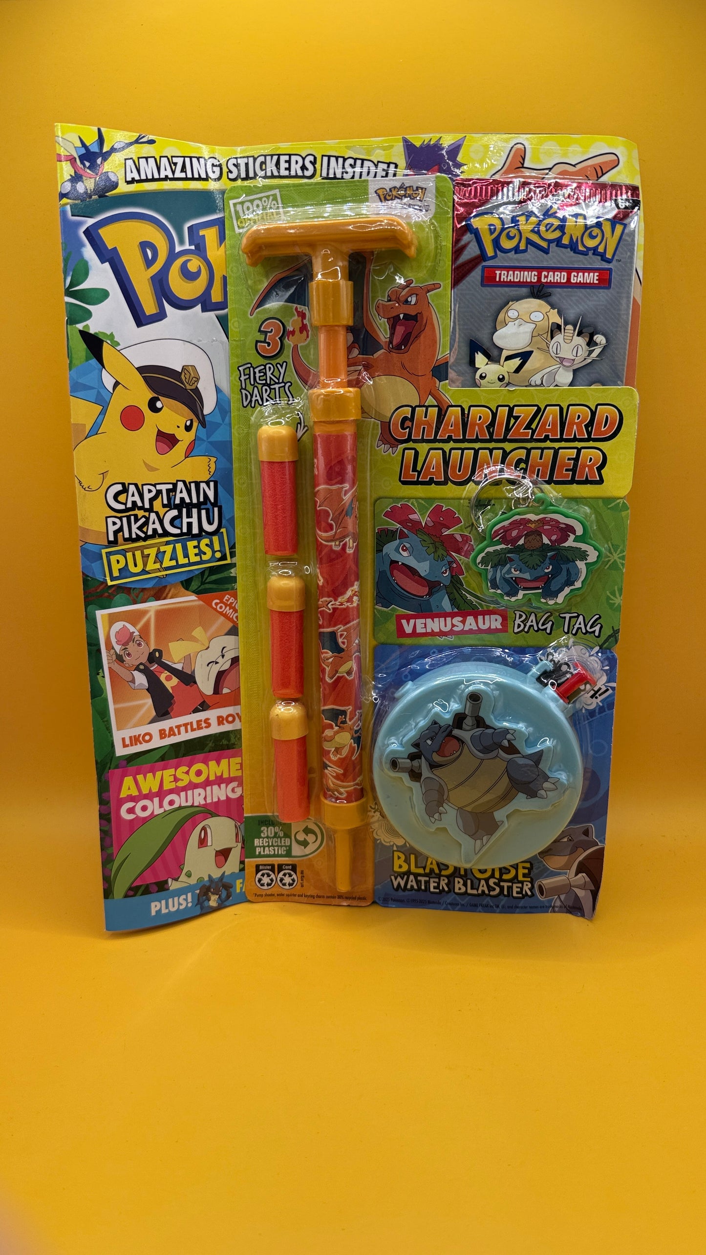 Pokémon Magazine Gift Pack with Charizard Launcher by Pokémon