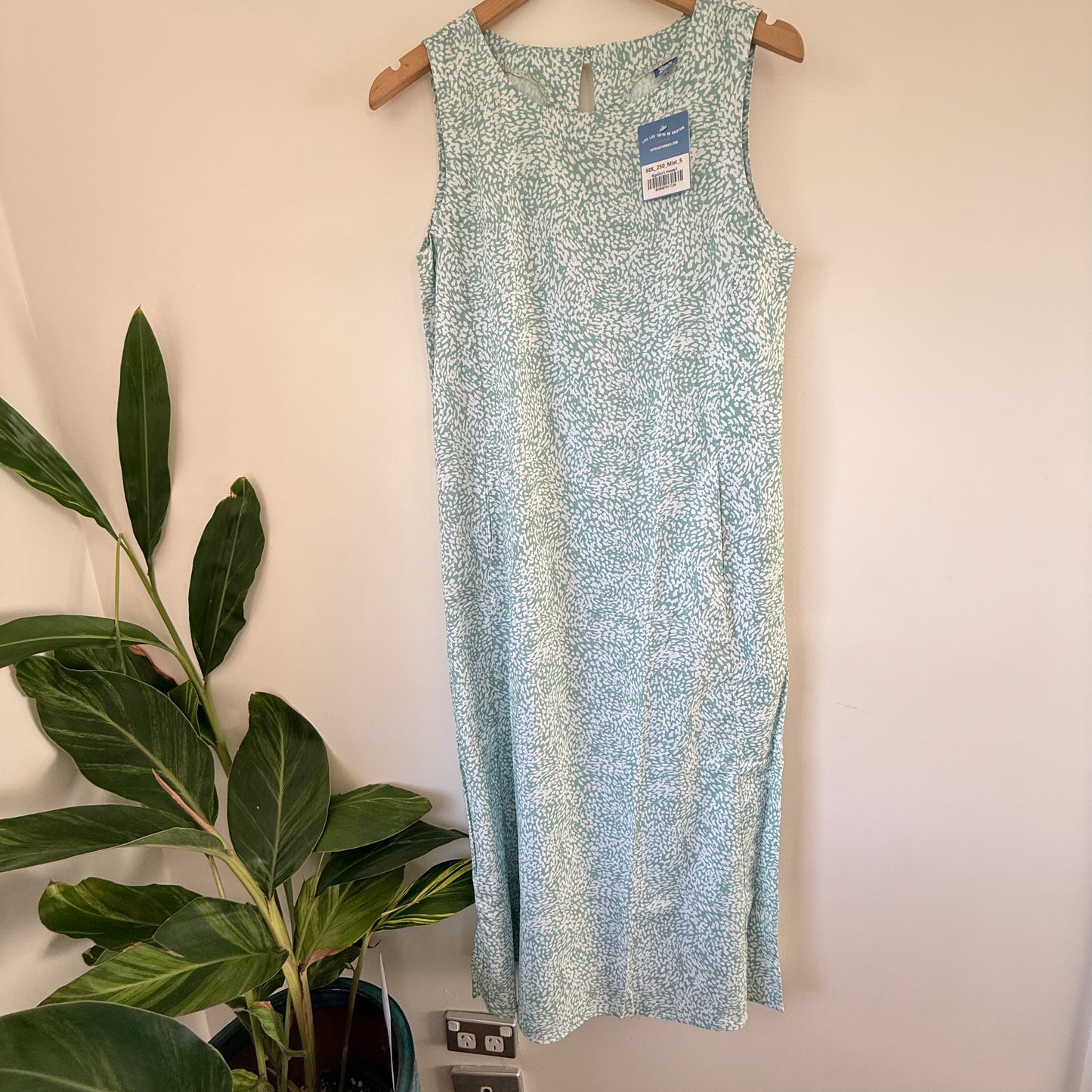 Ripskirt Hawaii Sleeveless Midi Dress