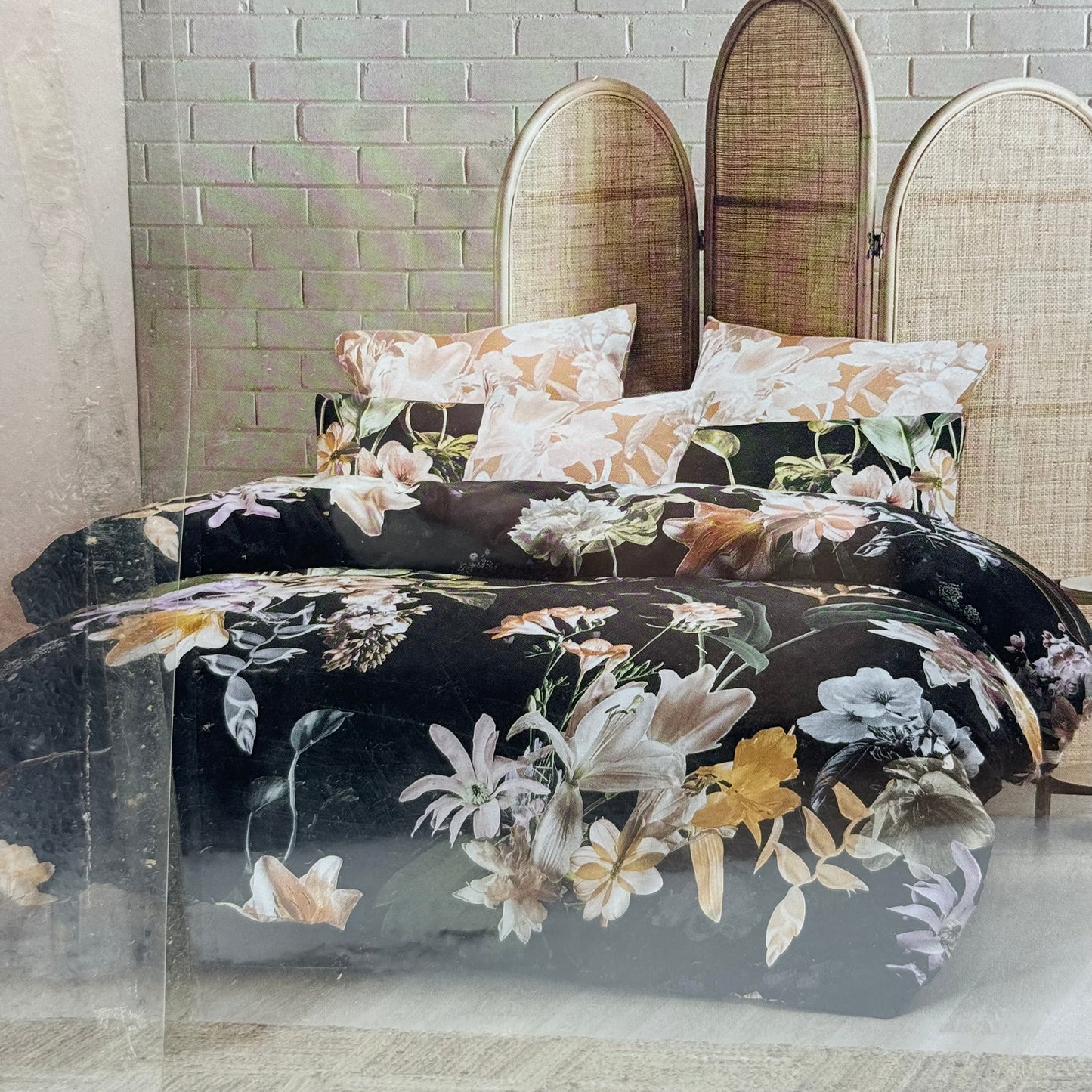 Savona 'Noelani' Floral Duvet Cover Set - Super King