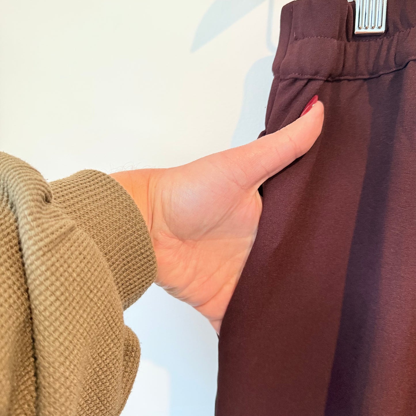 Sketch Ankle Grazer Pants in Maroon - Size L