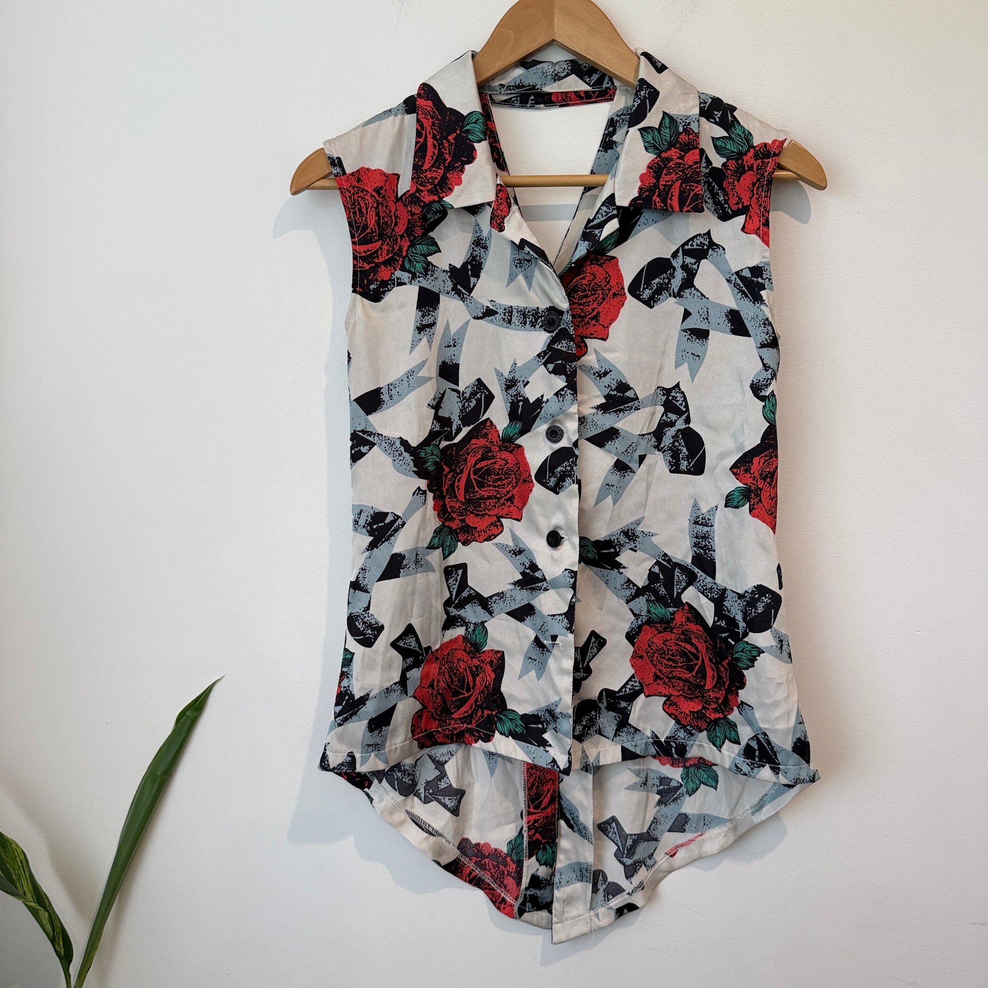 Product Details: red rose floral pattern sleeveless shirt