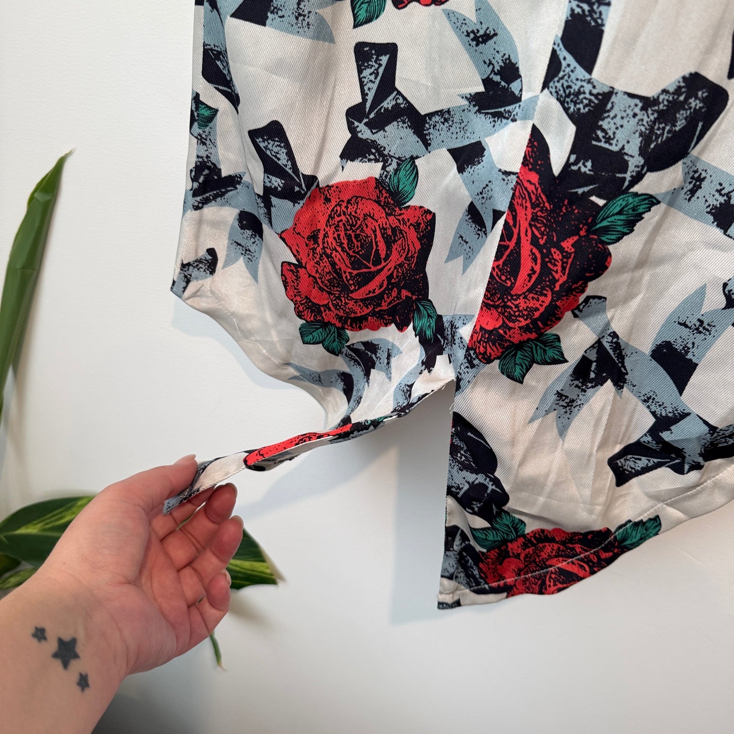 Black Friday Size 8 Sleeveless Floral Blouse