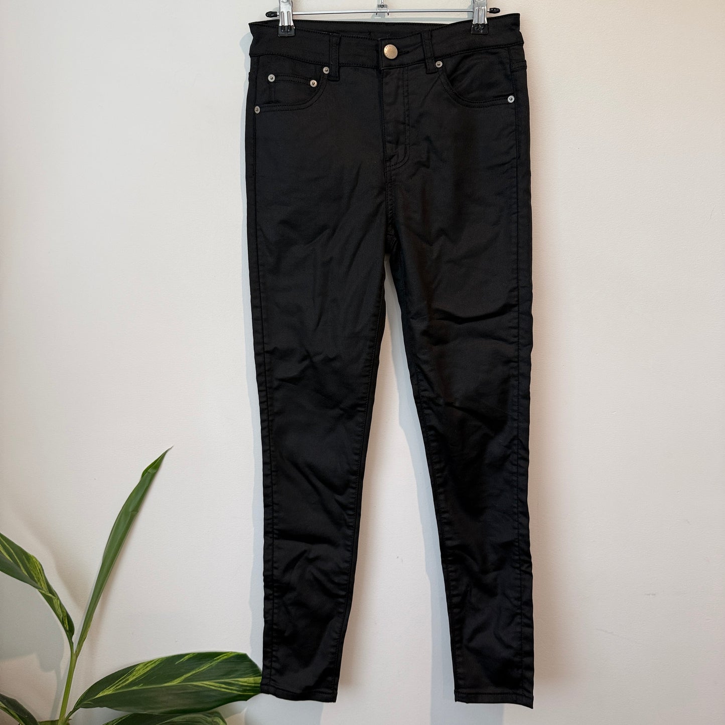 Decjuba Skinny Jeans Size Waist 70cm — Preloved