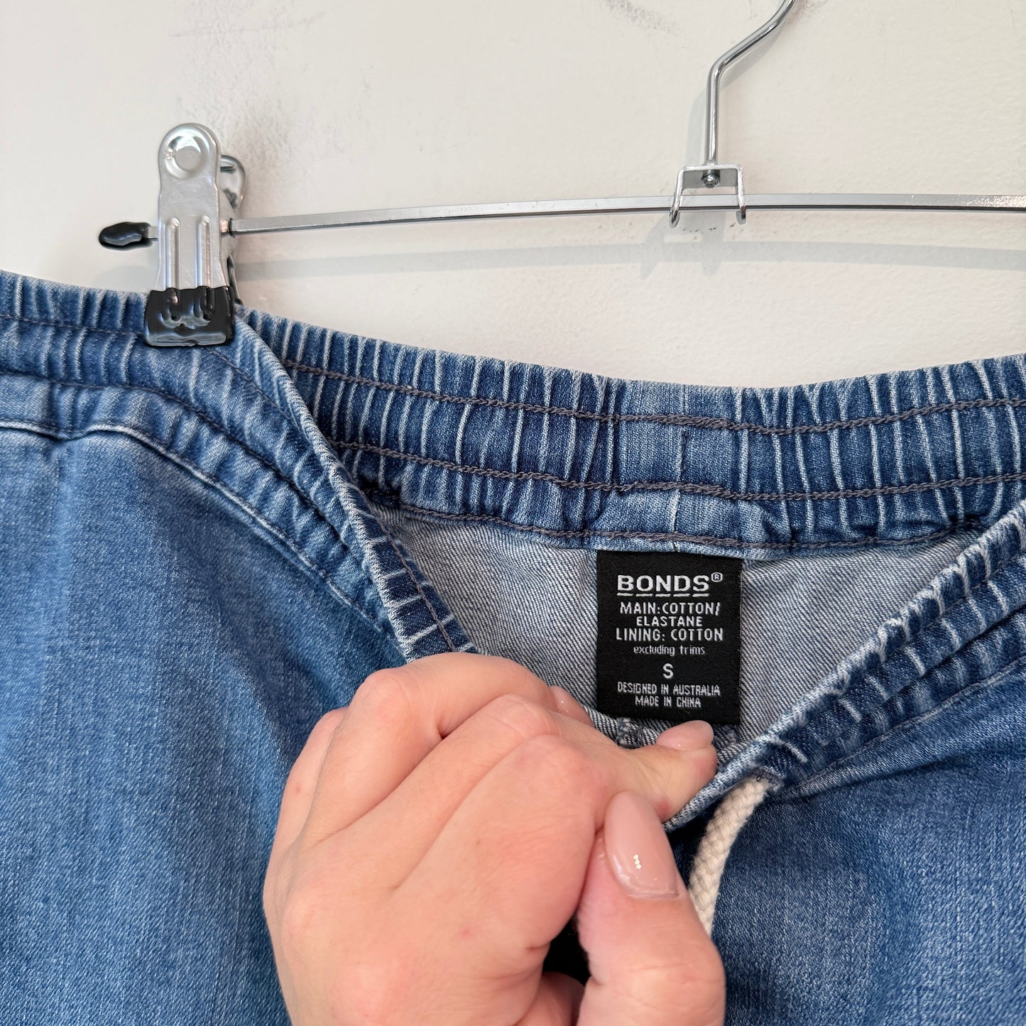 Brand: BONDS
Main: Cotton/Elastane
Lining: Cotton
Size S
Product details: denim miniskirt