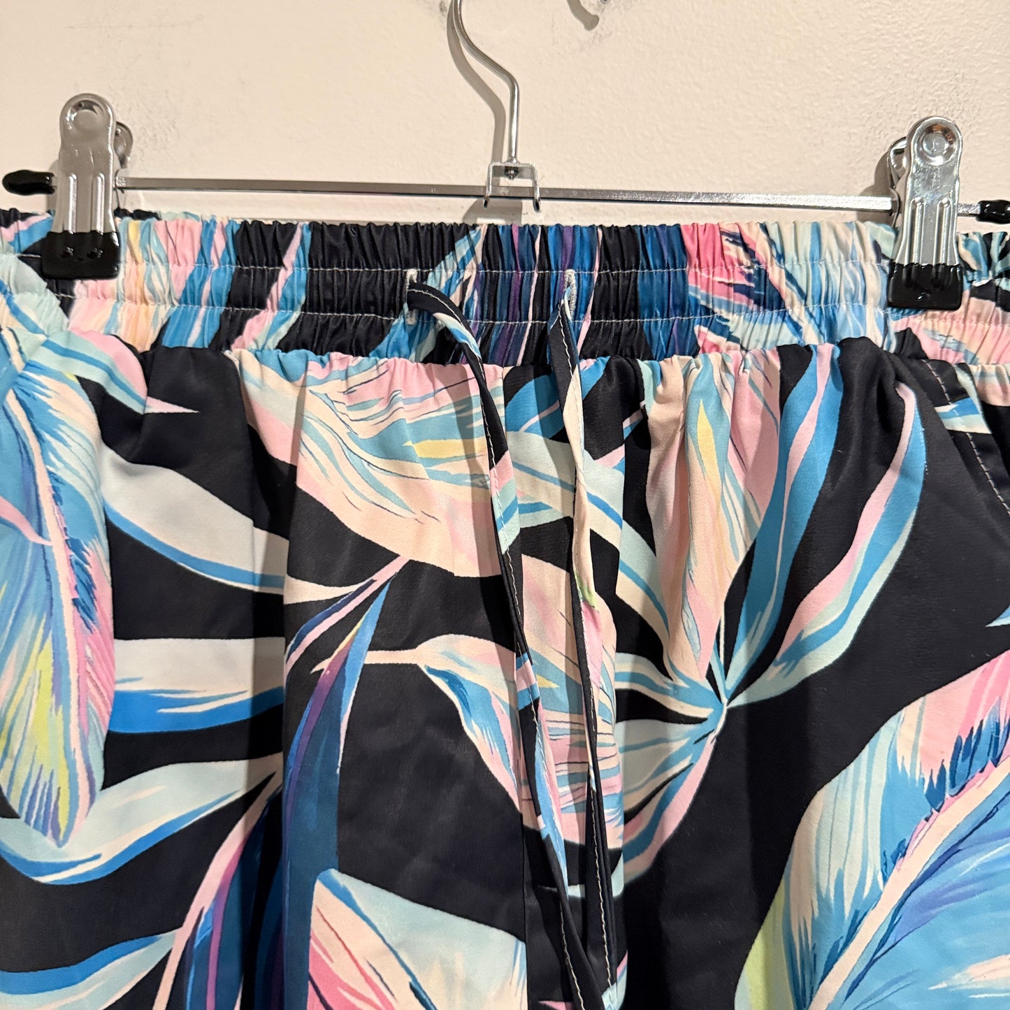 Brand Unknown Tropical Leaf Print Drawstring Shorts Size Waist 64cm