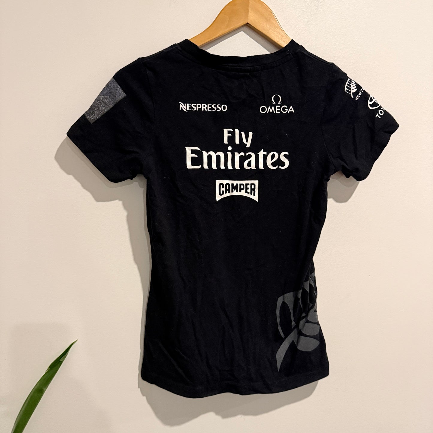 Emirates Team New Zealand Black V-neck T-shirt Size XS