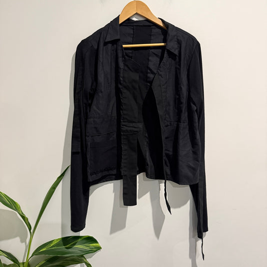 Brand Unknown Black Textured Jacket With Long Straps Size U/Arm to U/Arm 53cm