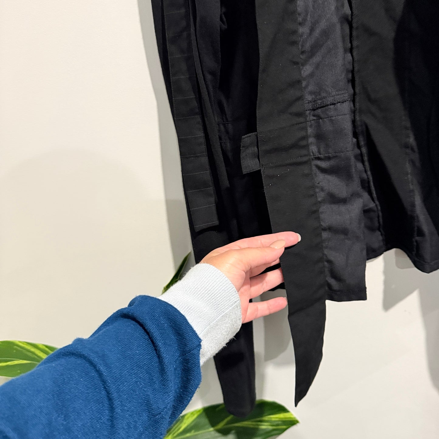Brand Unknown Black Textured Jacket With Long Straps Size U/Arm to U/Arm 53cm