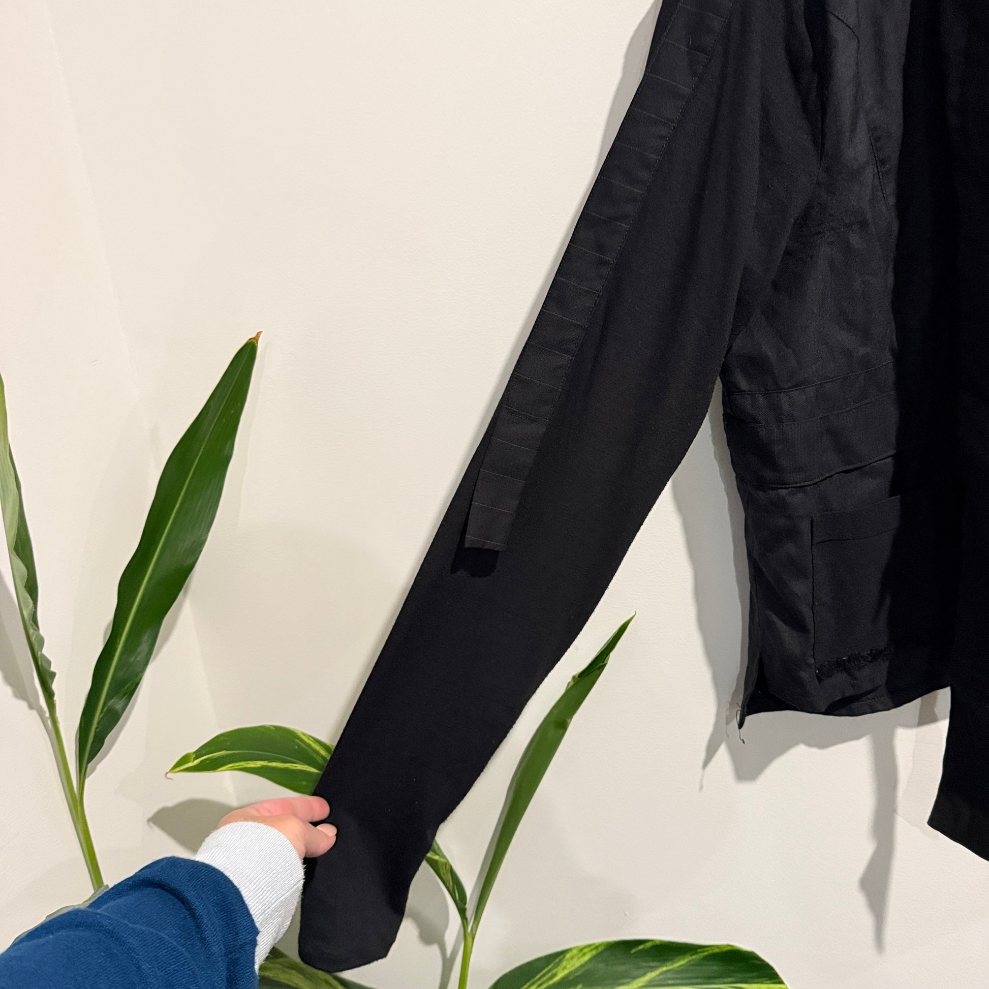Brand Unknown Black Textured Jacket With Long Straps Size U/Arm to U/Arm 53cm